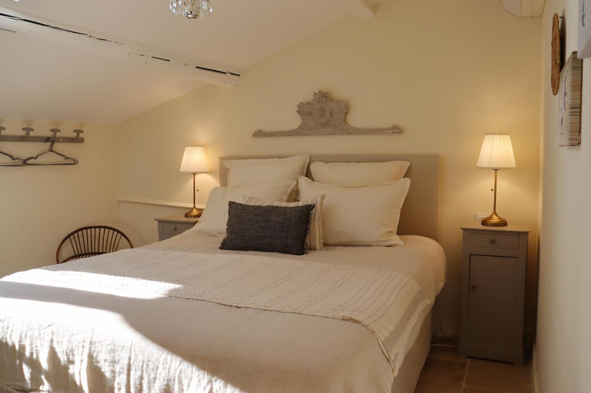 La Grande Bourgade-authentique Maison En Pierre Avec Terrasse Climatisation Au Coeur D'uzes * Uzes