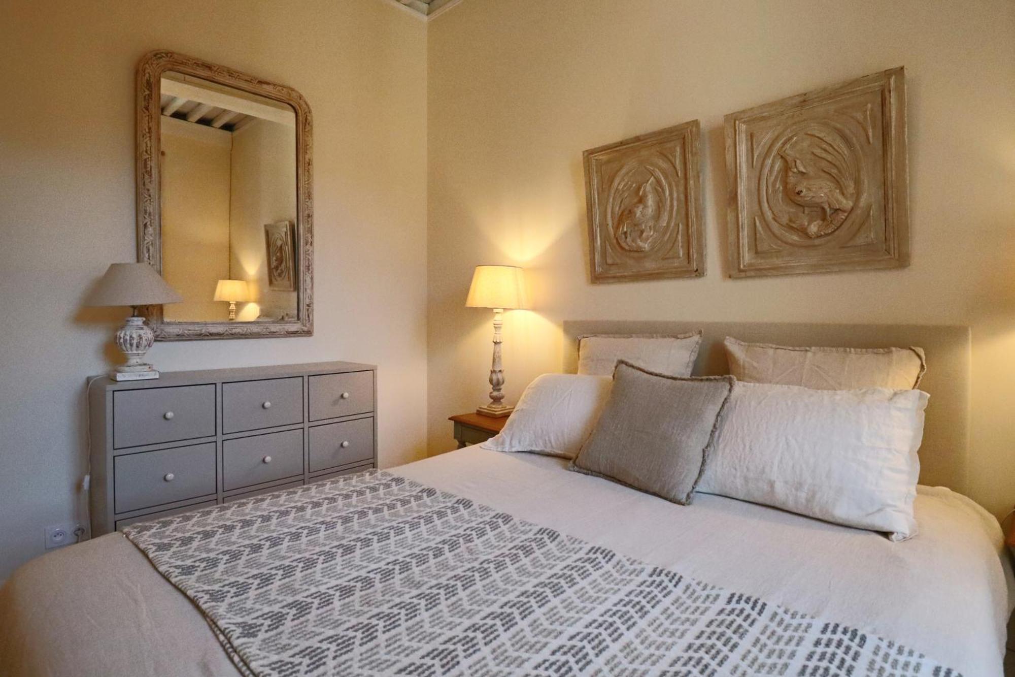 La Grande Bourgade-authentique Maison En Pierre Avec Terrasse Climatisation Au Coeur D'uzes Uzes