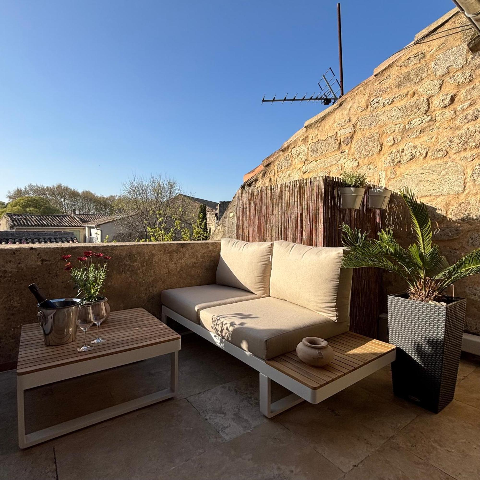 La Grande Bourgade-authentique Maison En Pierre Avec Terrasse Climatisation Au Coeur D'uzes * Uzes